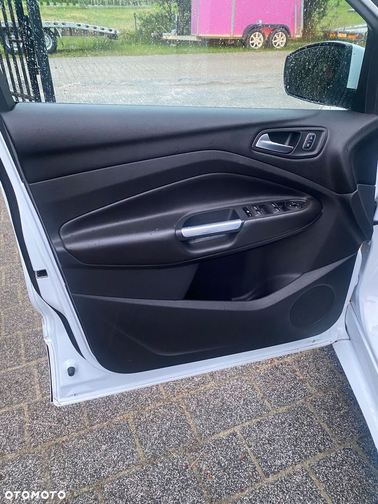 Ford Kuga 2.0 TDCi 2x4 ST-Line - 24