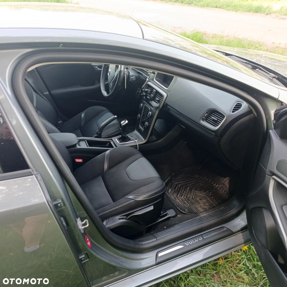 Volvo V40 T3 Drive-E Momentum - 9