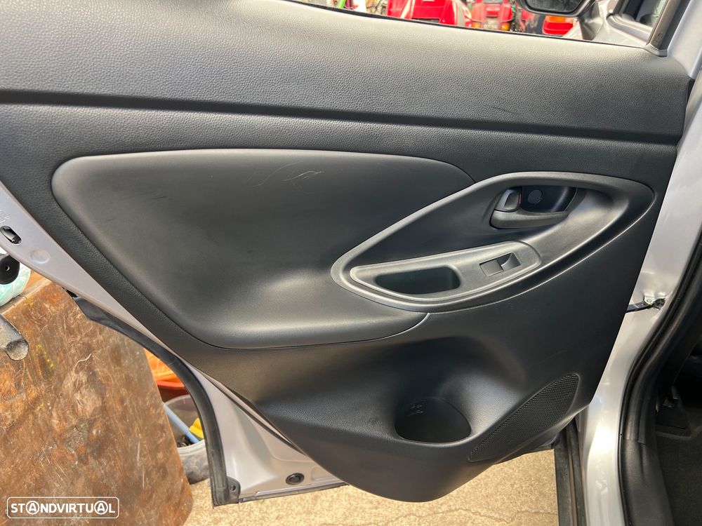 Toyota Yaris Cross 1.5 HDF Comfort Plus - 40