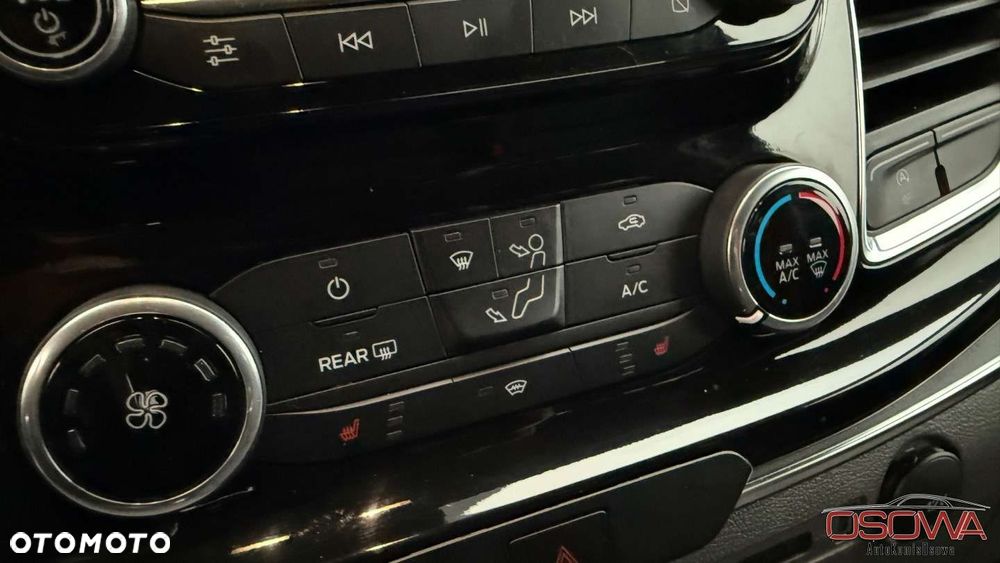 Ford Tourneo Custom - 16