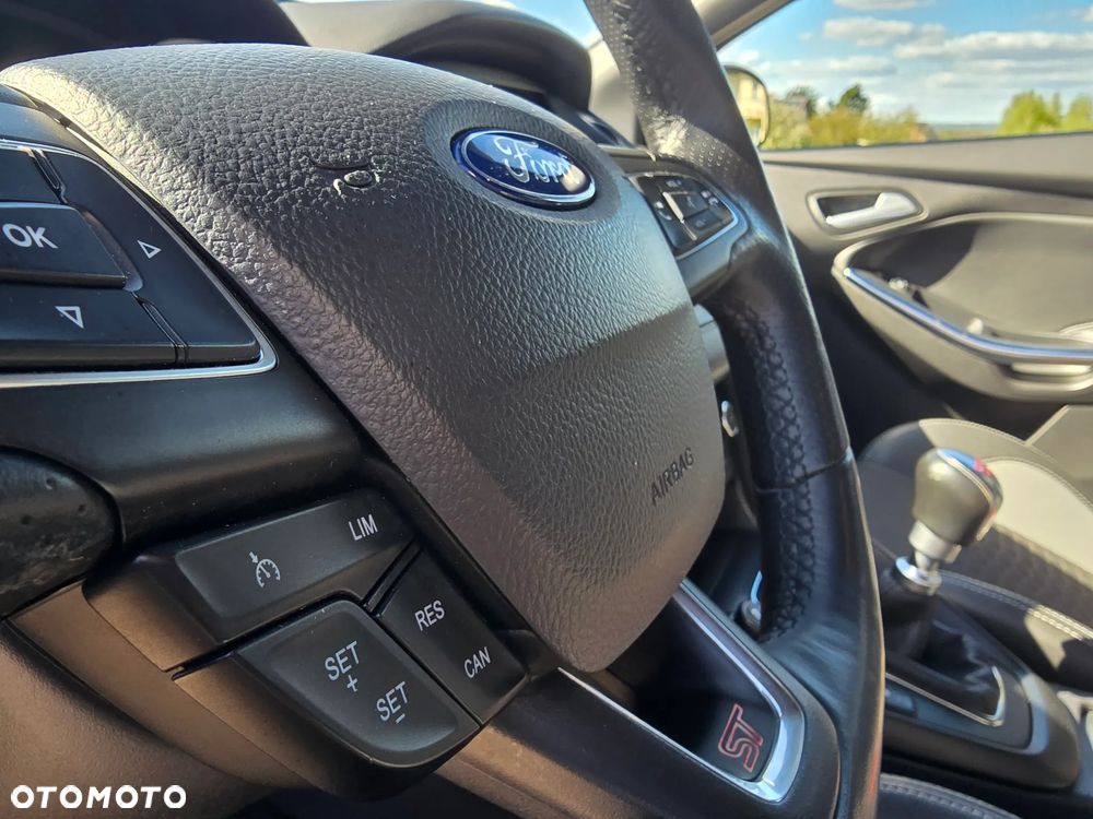 Ford Focus 2.0 EcoBoost ST mit Leder-Exclusiv-Paket - 21