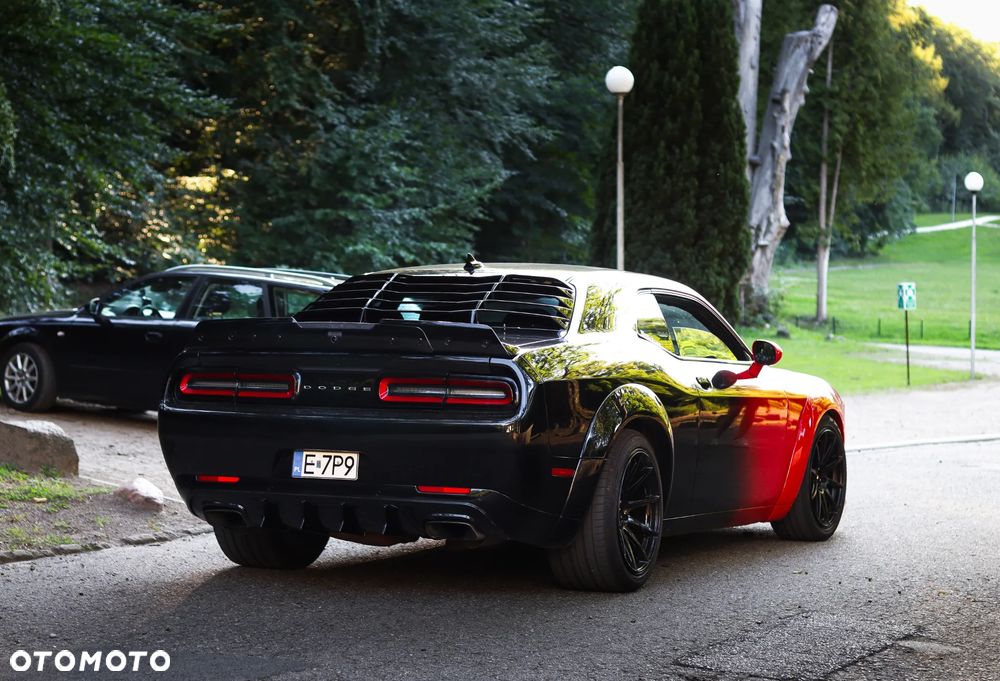 Dodge Challenger - 8