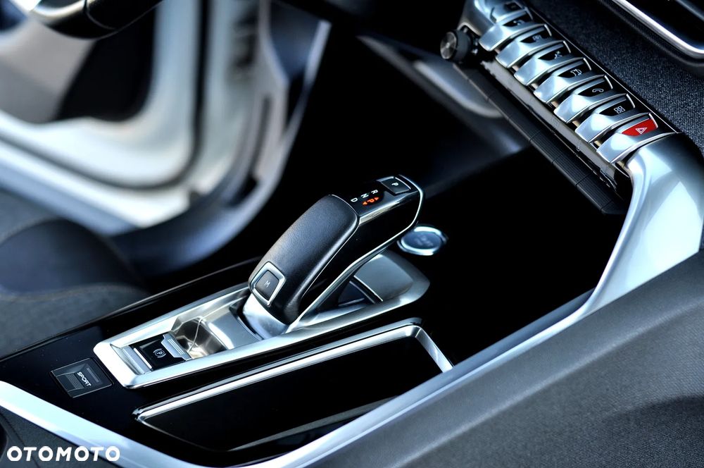 Peugeot 3008 THP 165 EAT6 Stop & Start Allure - 24