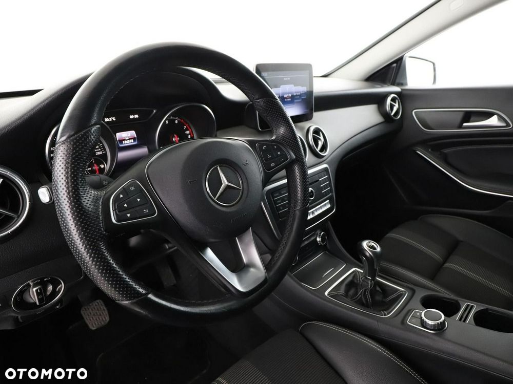 Mercedes-Benz CLA 180 Urban - 15