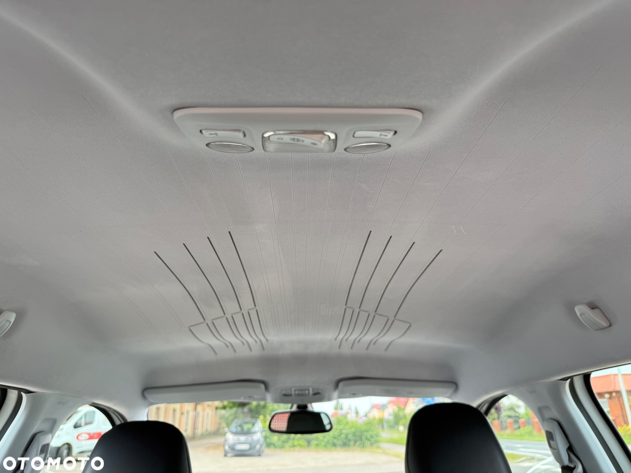 Peugeot 2008 1.6 e-HDi Allure S&S - 12
