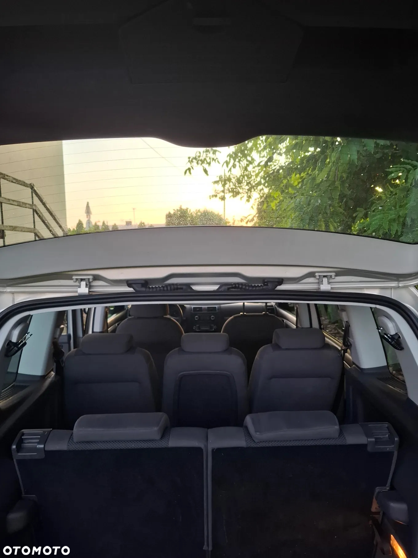 Volkswagen Touran - 12