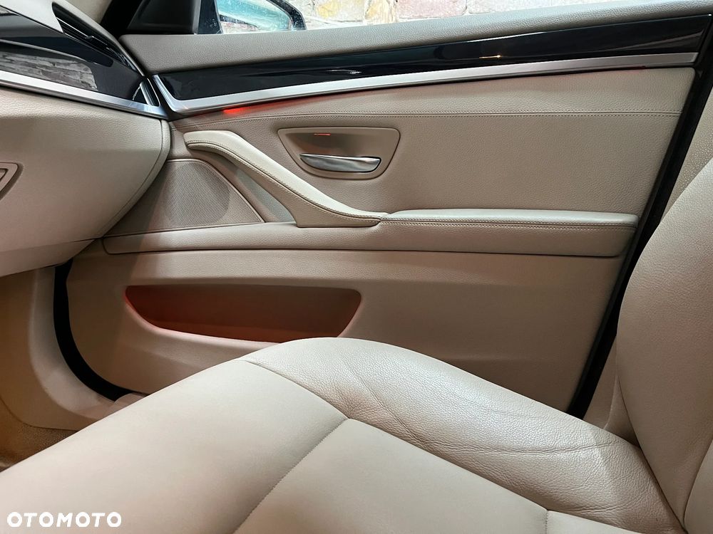 BMW Seria 5 520d - 14