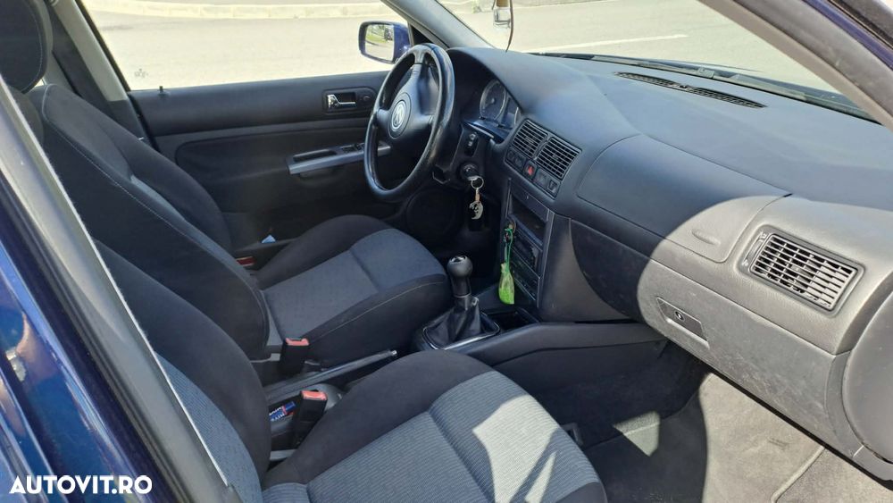 Volkswagen Golf - 10