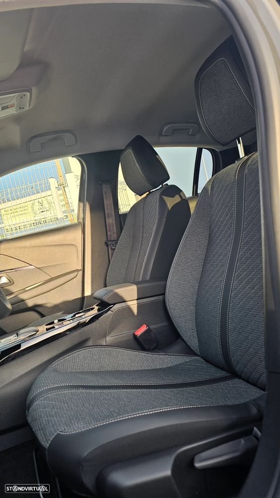 Peugeot 208 1.2 Hybrid Allure e-DCS6 - 26