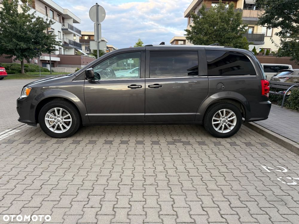 Dodge Grand Caravan - 3