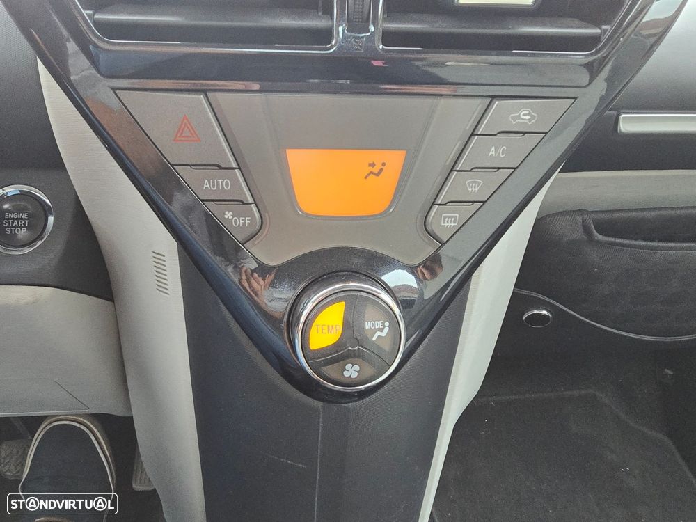 Toyota iQ 1.33 VVT-i 2 MultiDrive NAVI+Bluetooth - 11