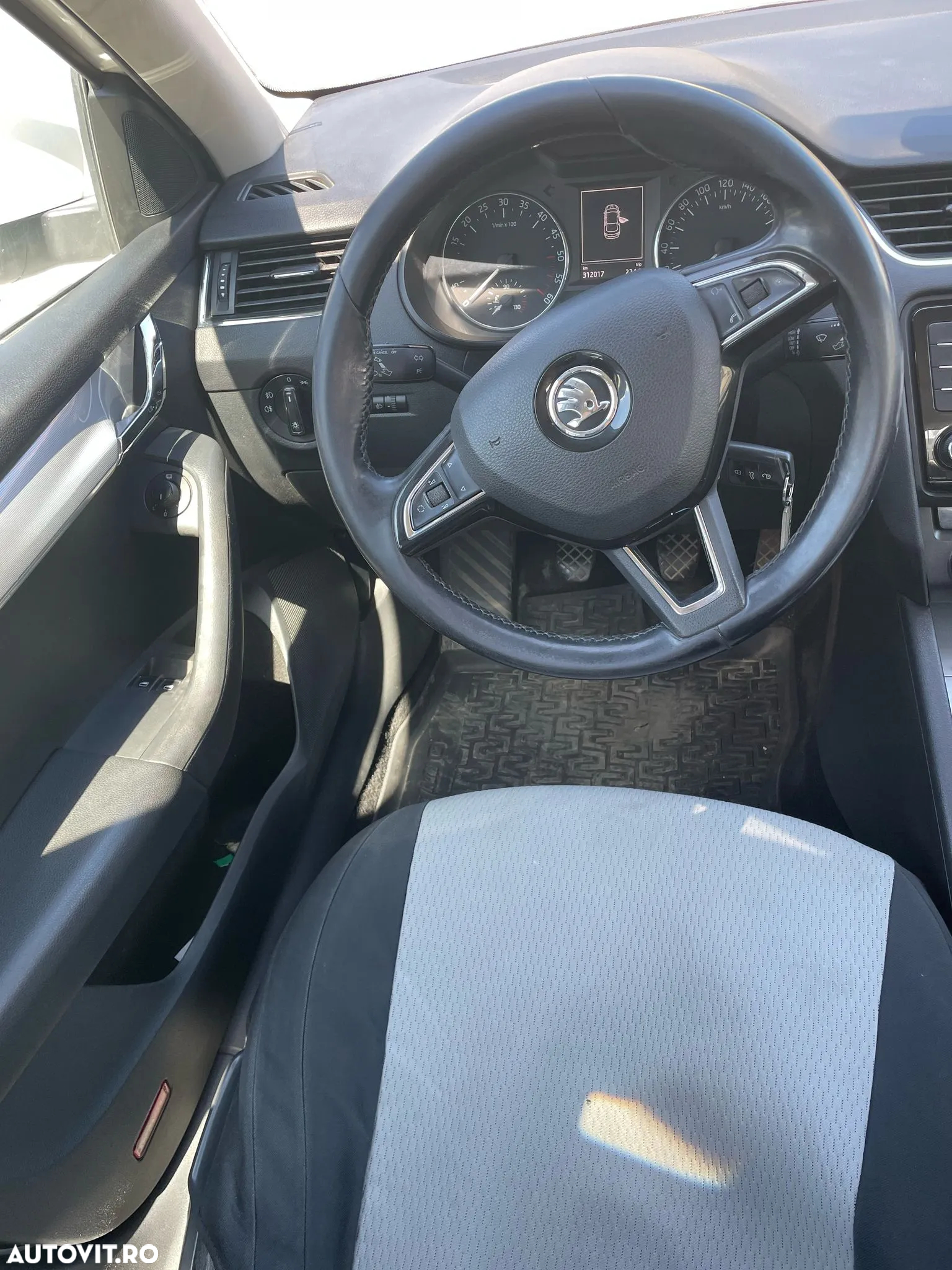 Skoda Octavia 1.6 TDI AMBITION - 12