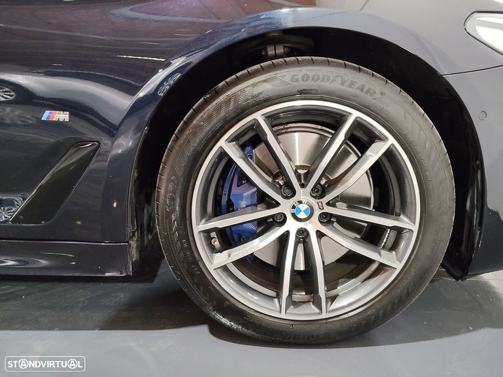 BMW 530 e Pack Desportivo M - 12
