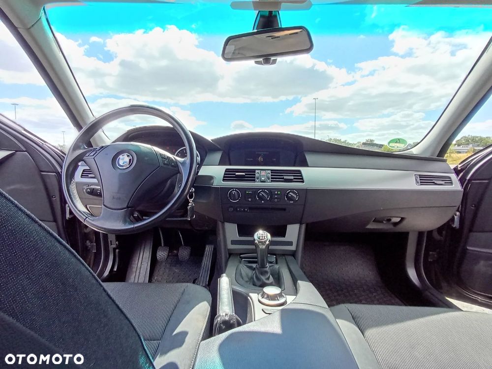 BMW Seria 5 523i - 14