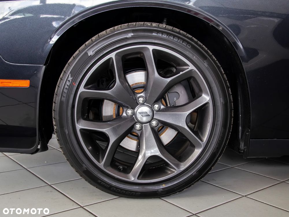 Dodge Challenger 5.7 R/T - 8