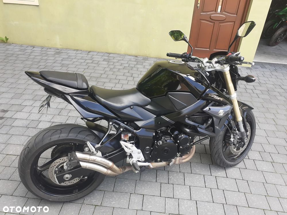 Suzuki GSR - 17