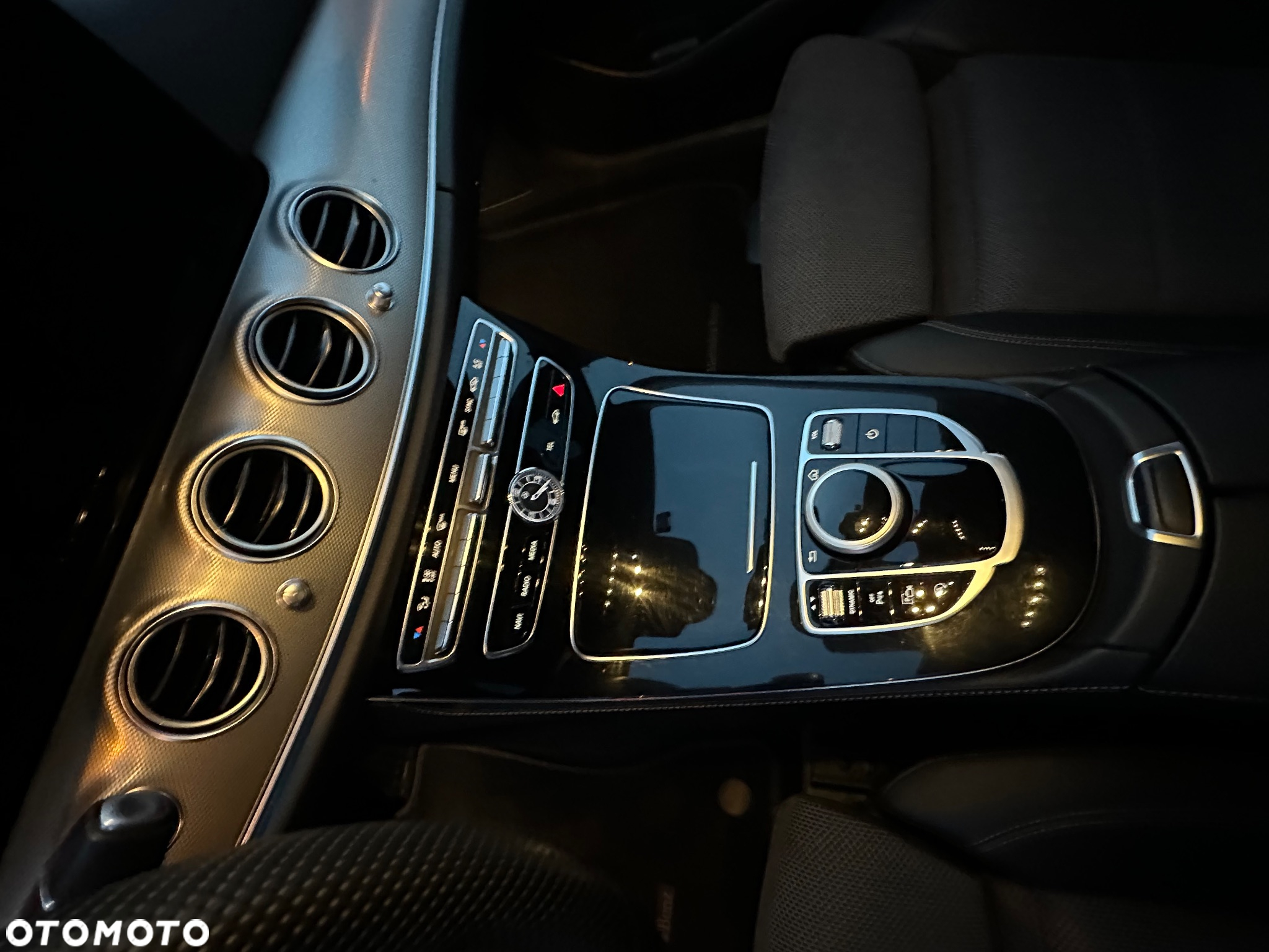 Mercedes-Benz Klasa E 220 d 4Matic T 9G-TRONIC Avantgarde - 25