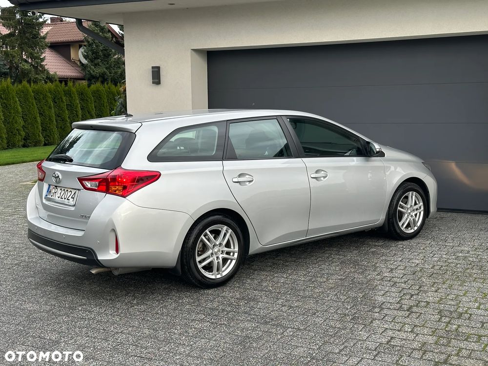 Toyota Auris - 11
