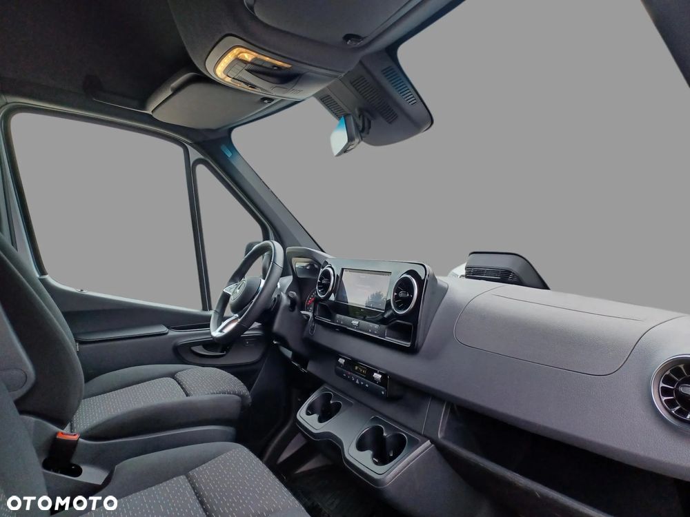 Mercedes-Benz Sprinter 319 CDI Furgon 4325 mm - 24