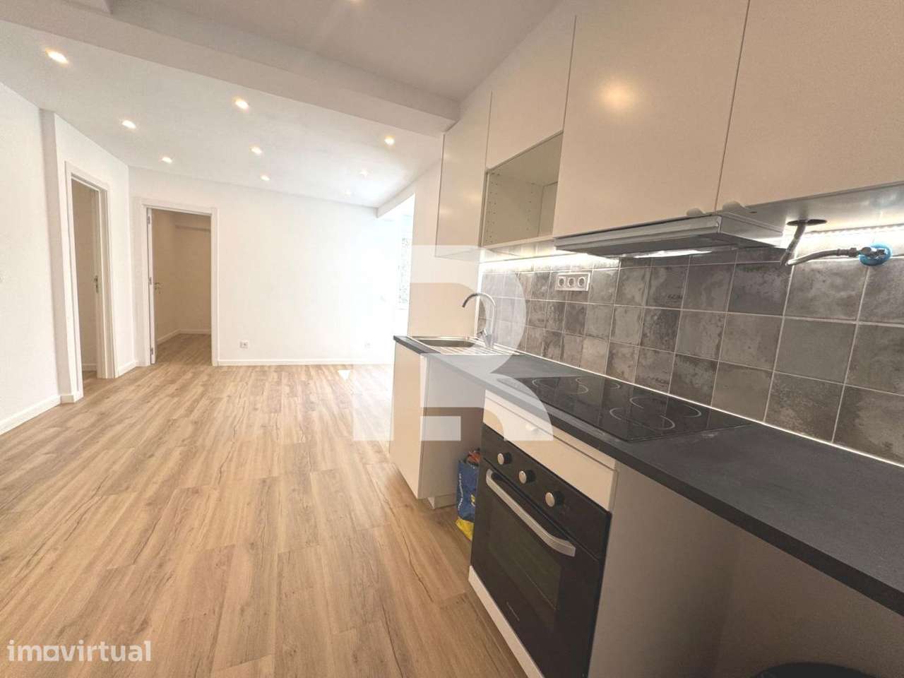 Apartamento T2 na Buraca Totalmente Remodelado - Grande imagem: 3/30