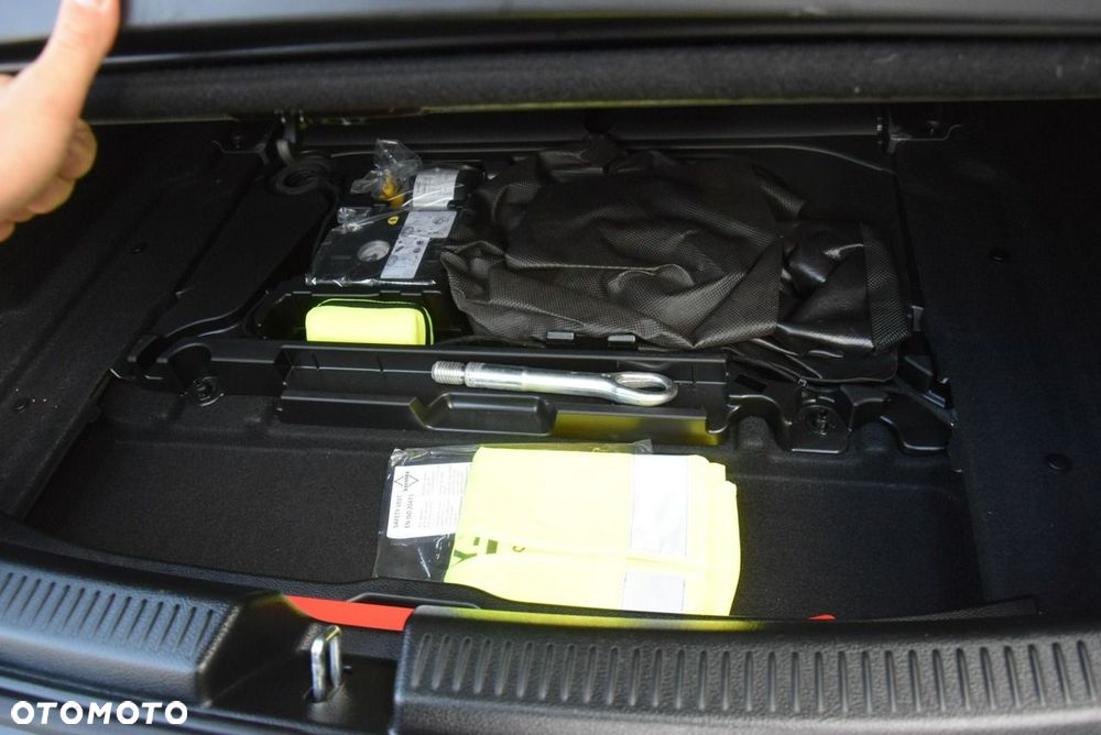 Mercedes-Benz Klasa A 180 AMG Line - 25