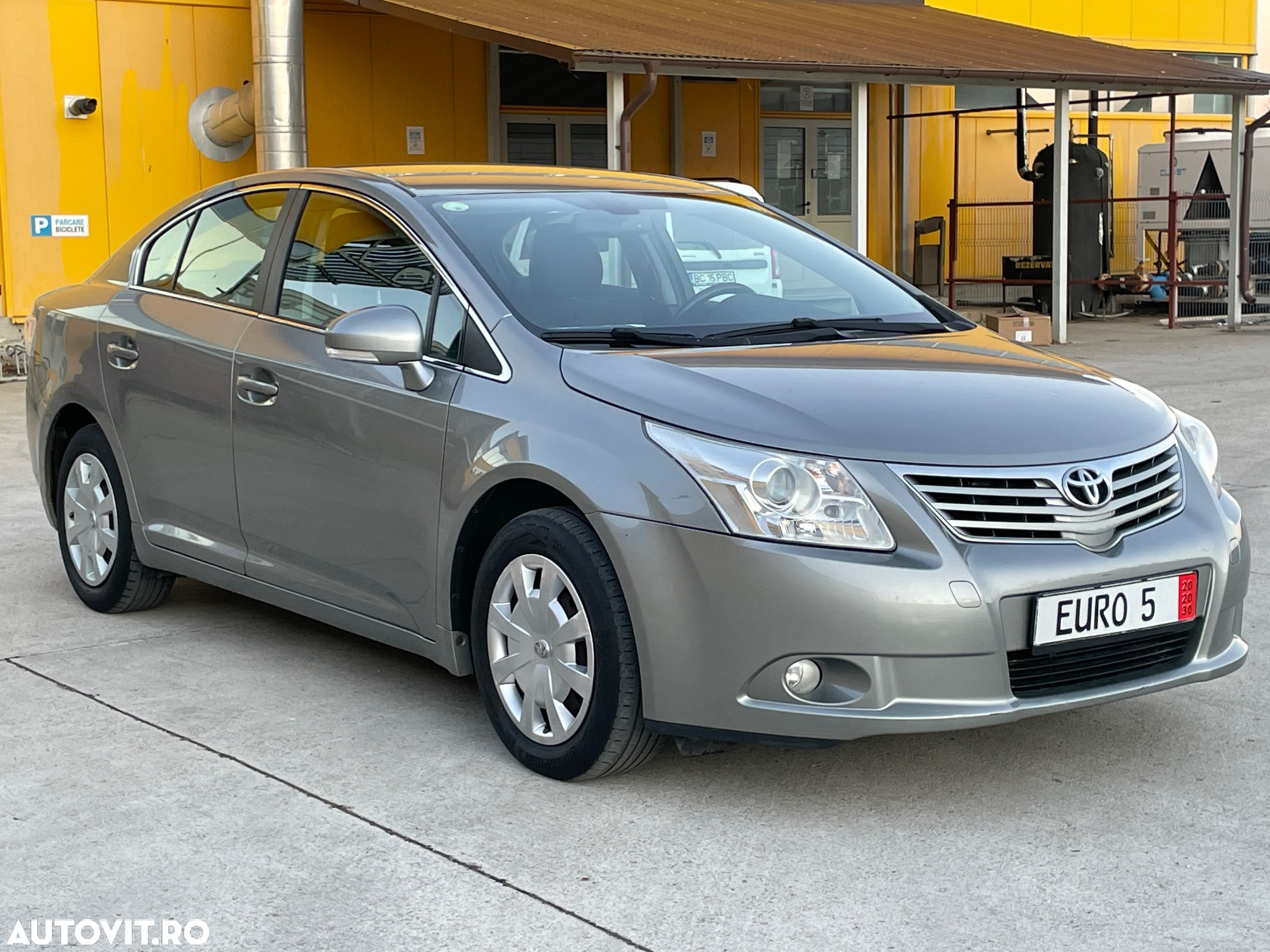 Toyota Avensis - 2