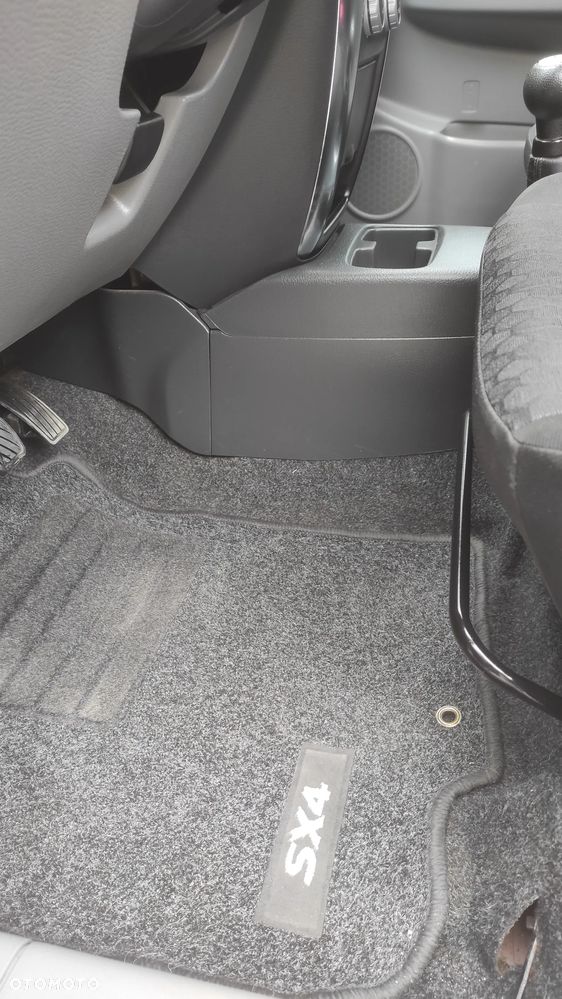 Suzuki SX4 - 10