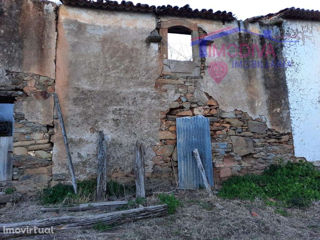 Ruínas para reabilitação em Castanheira de Pera - Grande imagem: 3/15