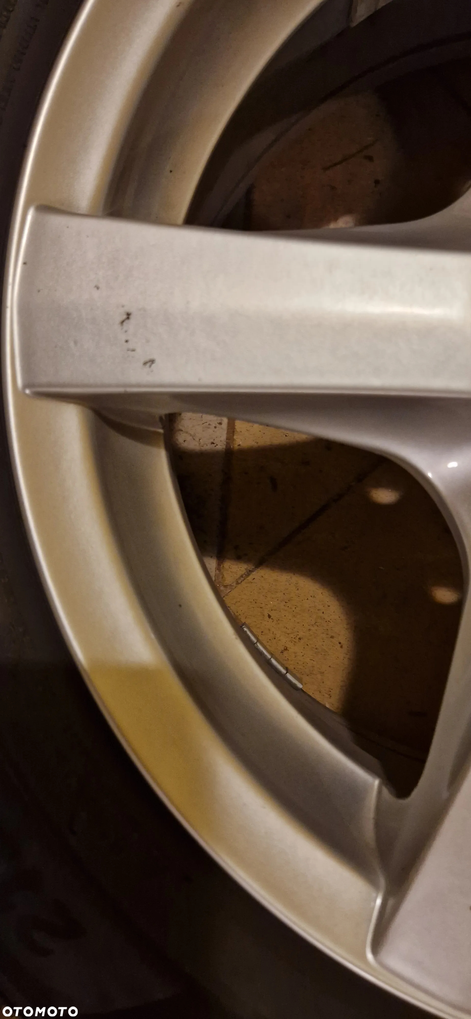Sprzedam komplet kół z felgami aluminiowymi do VW Passata. Opony Michelin 215/55/R16 - 24