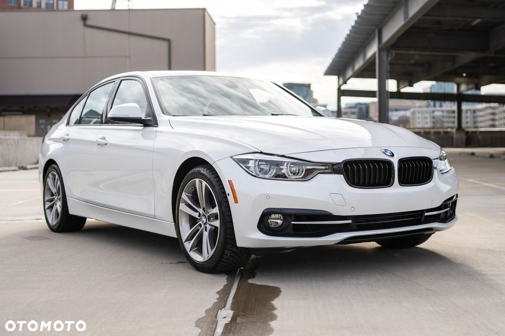 BMW Seria 3 ver-330i-edition-luxury-line-purity - 4