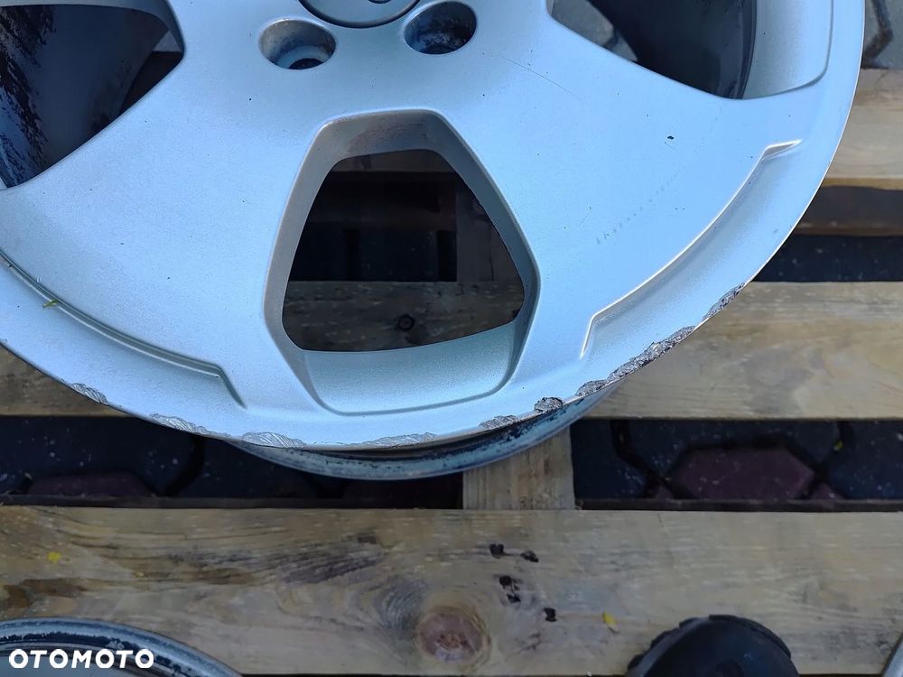 AUDI FELGA ALUMINIOWA 17"X7,5 ET56 5X112 8P0601025C - 2