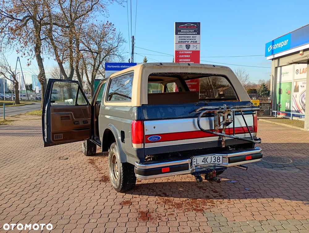 Ford Bronco - 10
