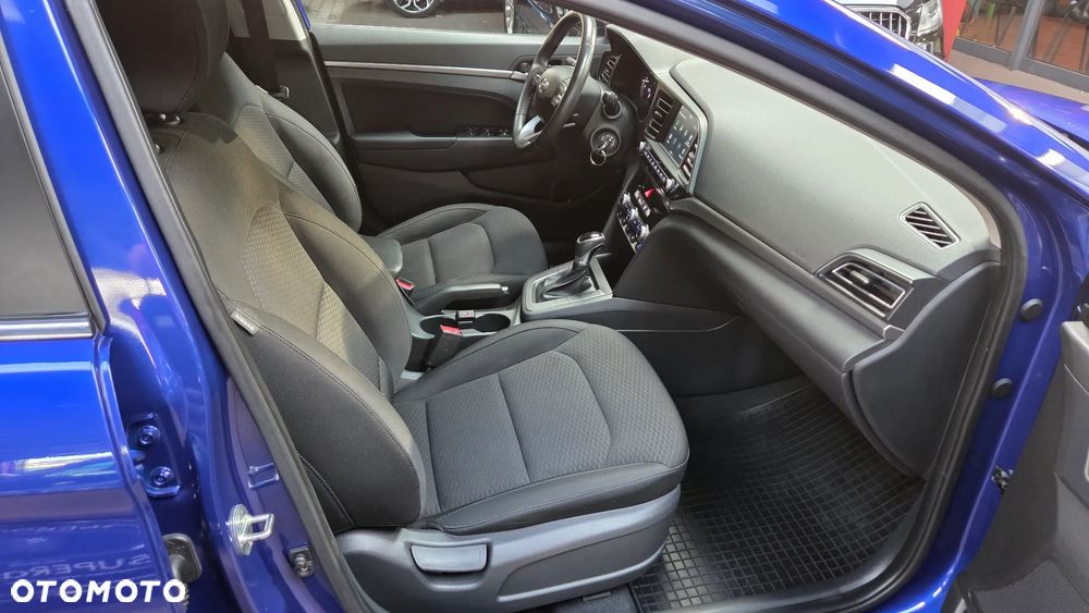 Hyundai Elantra 1.6 Comfort Premiere - 35
