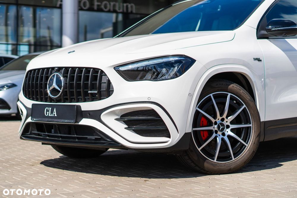 Mercedes-Benz GLA - 2