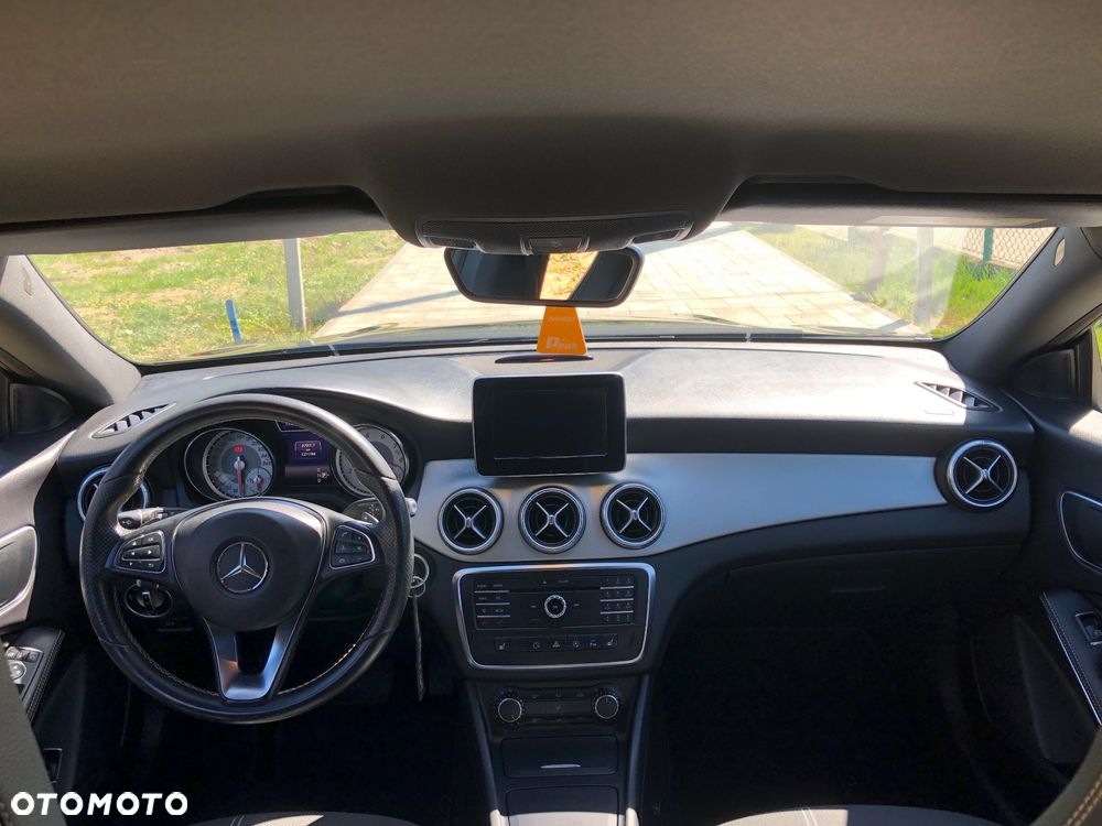 Mercedes-Benz CLA 180 7G-DCT UrbanStyle Edition - 31