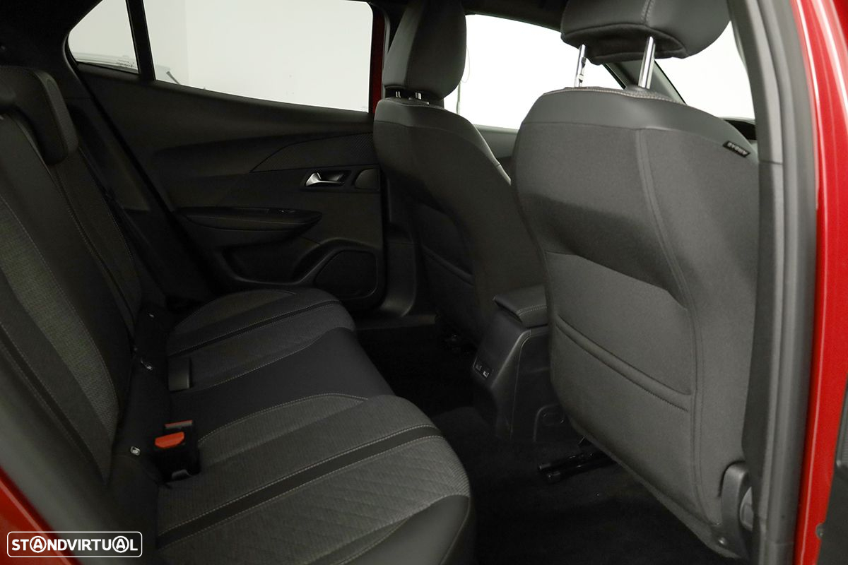 Peugeot 2008 1.2 PureTech Allure EAT8 - 21
