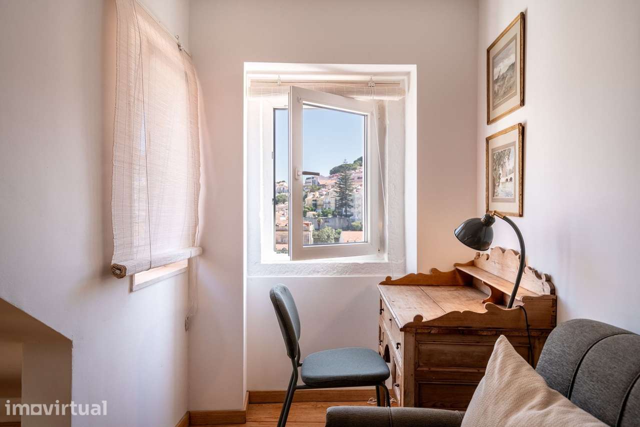 Loft-style Studio with Tagus Views in Arco da Graça, Lisbon - Grande imagem: 5/16
