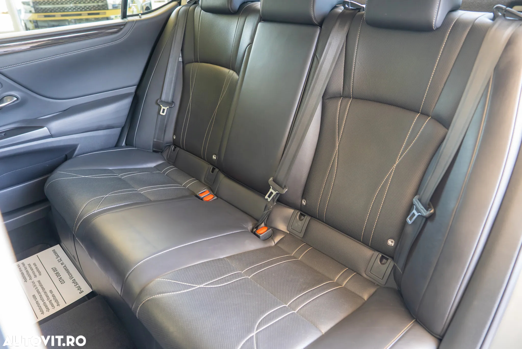 Lexus Seria ES 300h 2.5 TNGA HV 25H- 4X2 CVT Executive - 23