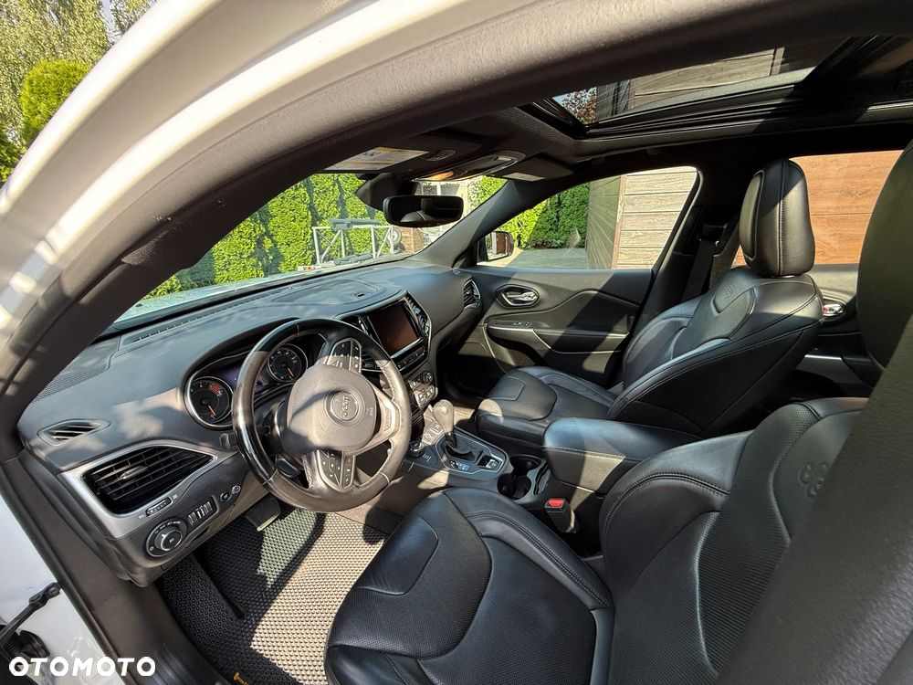 Jeep Cherokee - 12