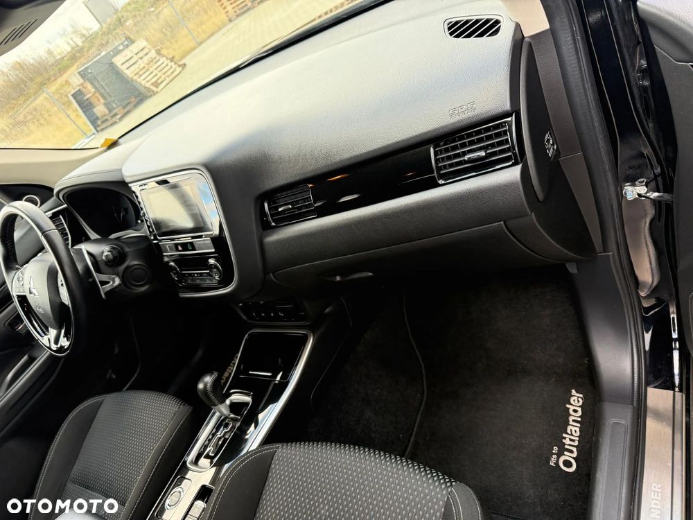 Mitsubishi Outlander 2.0 Instyle + 4WD CVT - 6