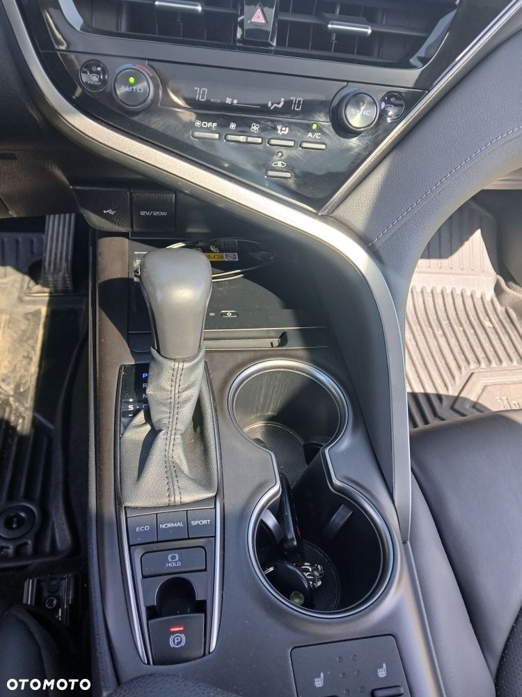 Toyota Camry - 4