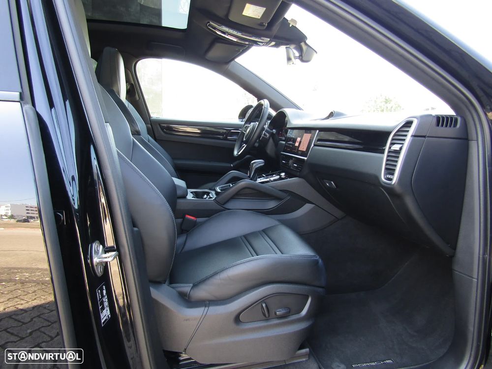 Porsche Cayenne Coupé E-Hybrid - 24