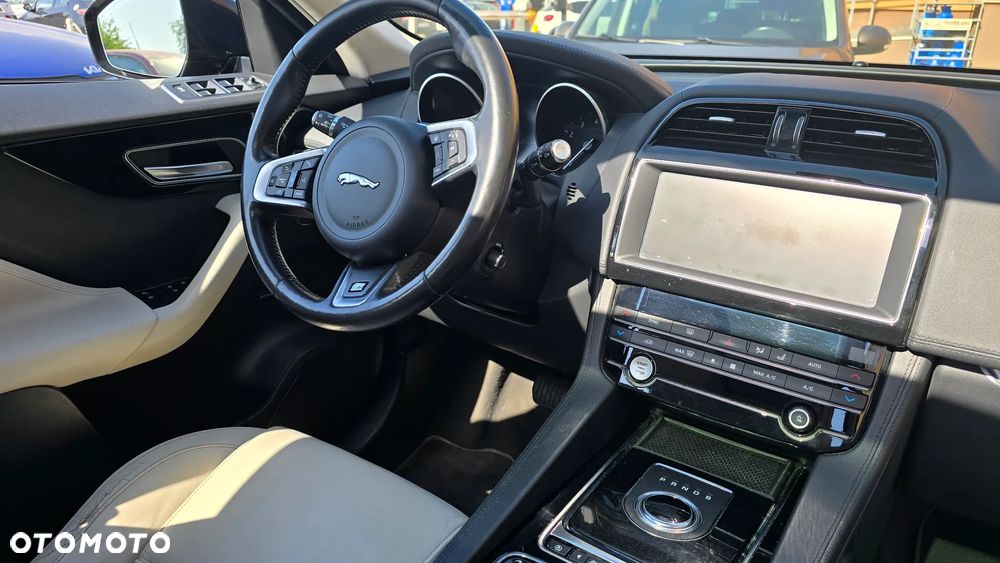 Jaguar F-Pace 2.0 P250 mHEV AWD R-Dynamic Black - 4
