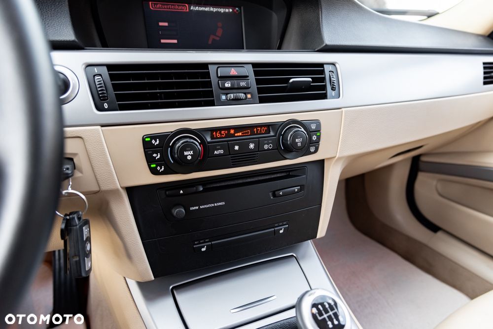 BMW Seria 3 325i - 35
