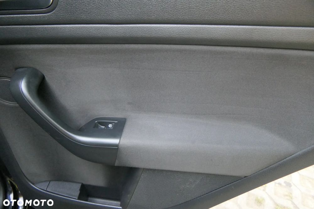 Volkswagen Golf 2.0 TDI DPF Comfortline - 28