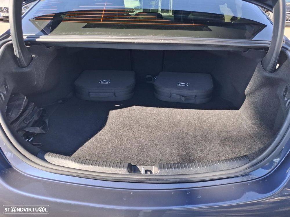 Mercedes-Benz C 300 e AMG Line - 12