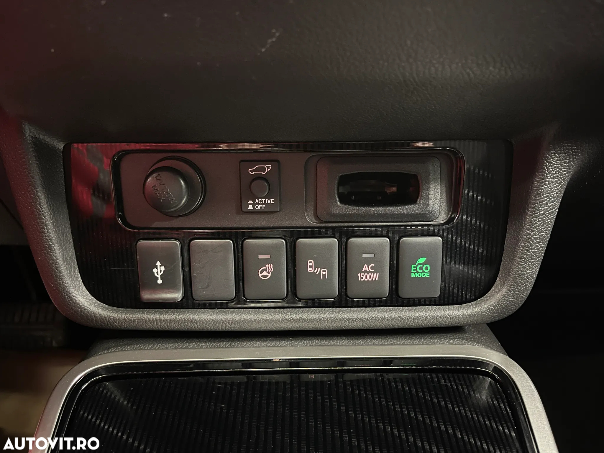 Mitsubishi Outlander 2.4 4WD Plug-In Hybrid Top - 30
