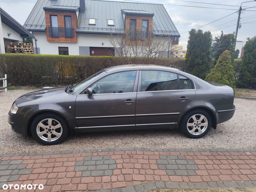 Skoda Superb 2.0 TDI DPF Elegance - 3