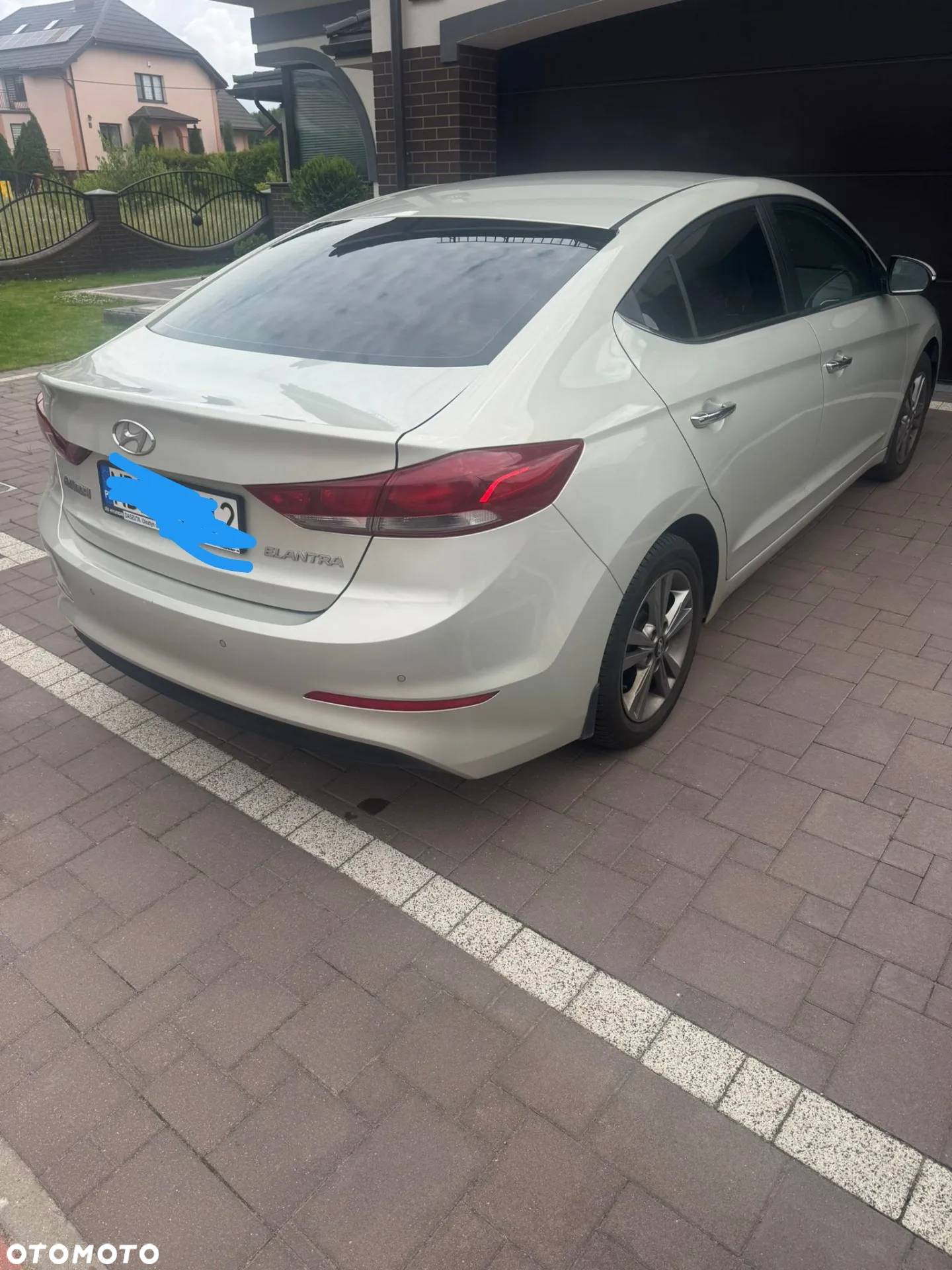 Hyundai Elantra - 3