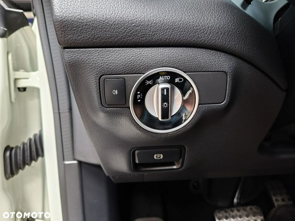 Mercedes-Benz CLA 180 7G-DCT AMG Line - 19